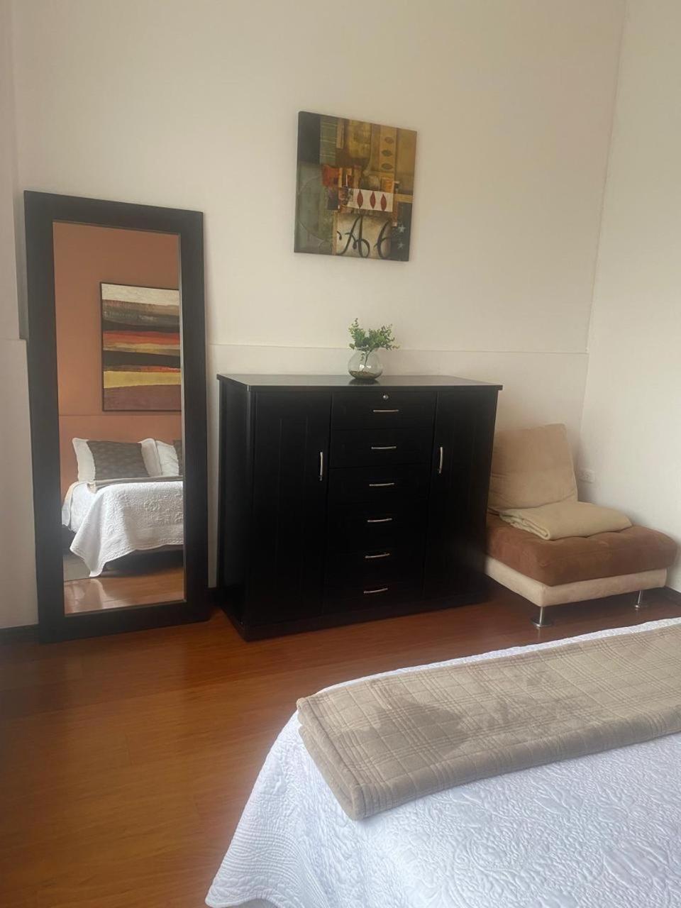 Hospedaje En Quito Norte, Apartamento & Suite Independientes Экстерьер фото