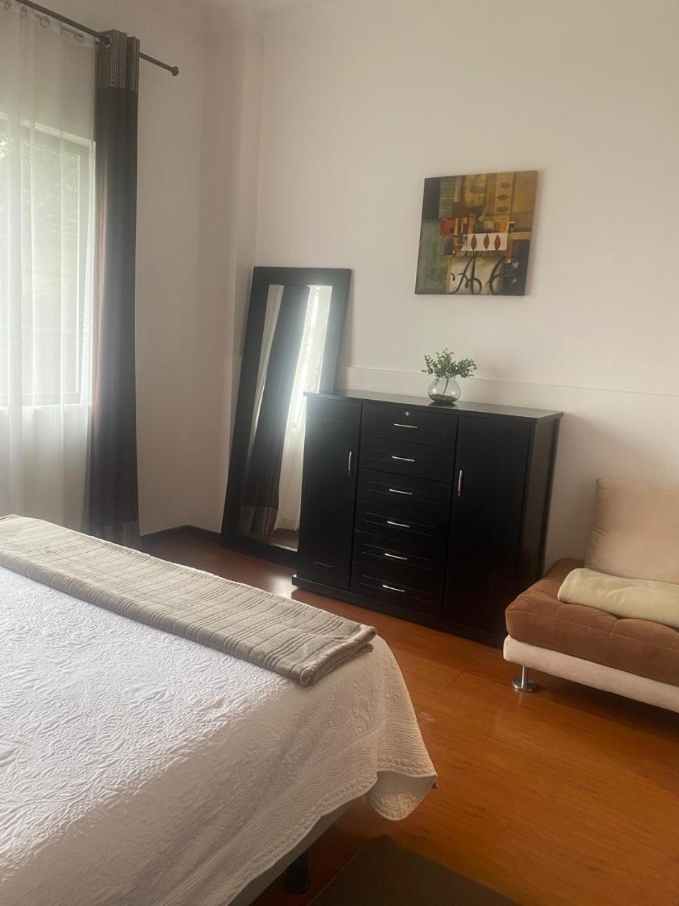 Hospedaje En Quito Norte, Apartamento & Suite Independientes Экстерьер фото