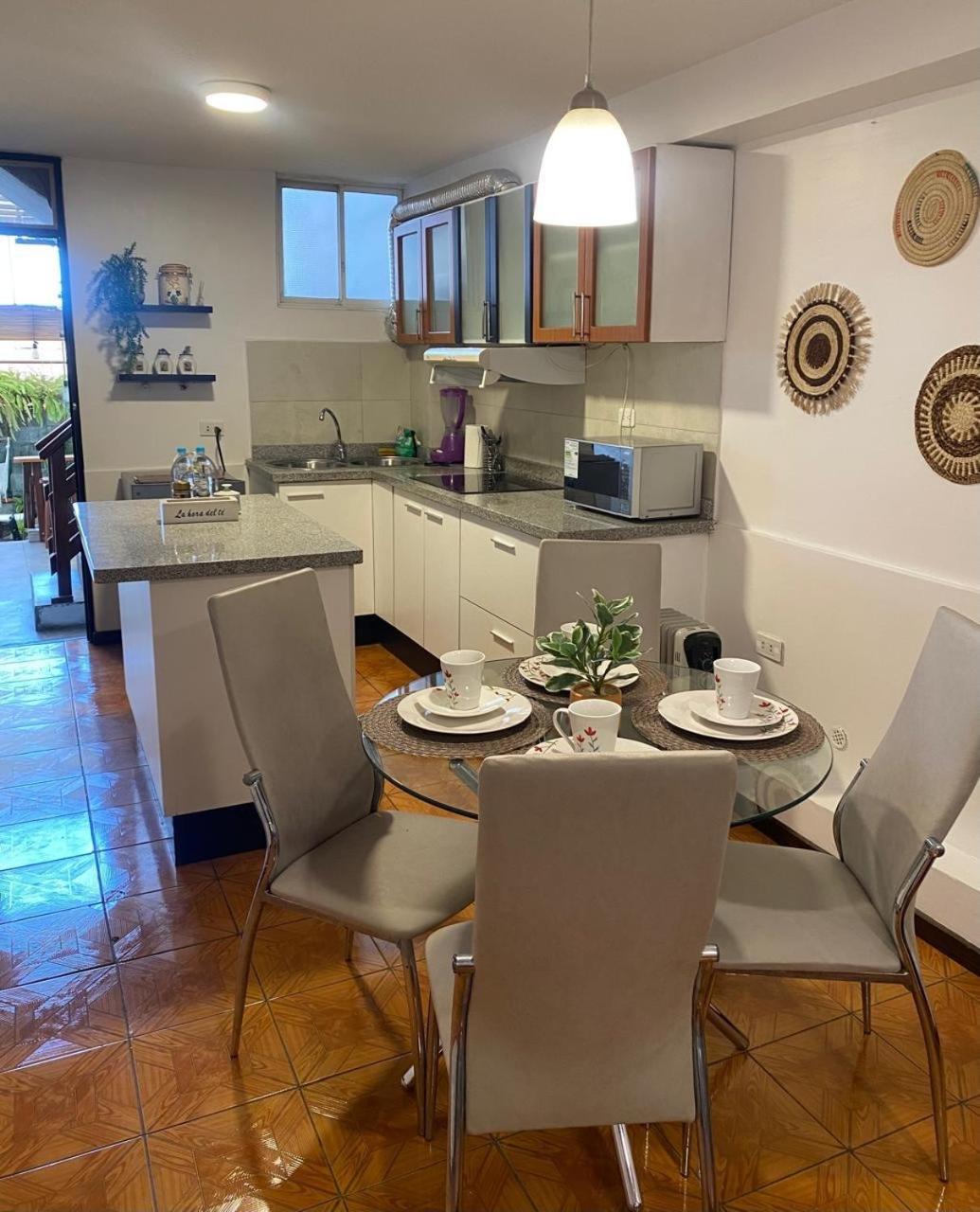 Hospedaje En Quito Norte, Apartamento & Suite Independientes Экстерьер фото